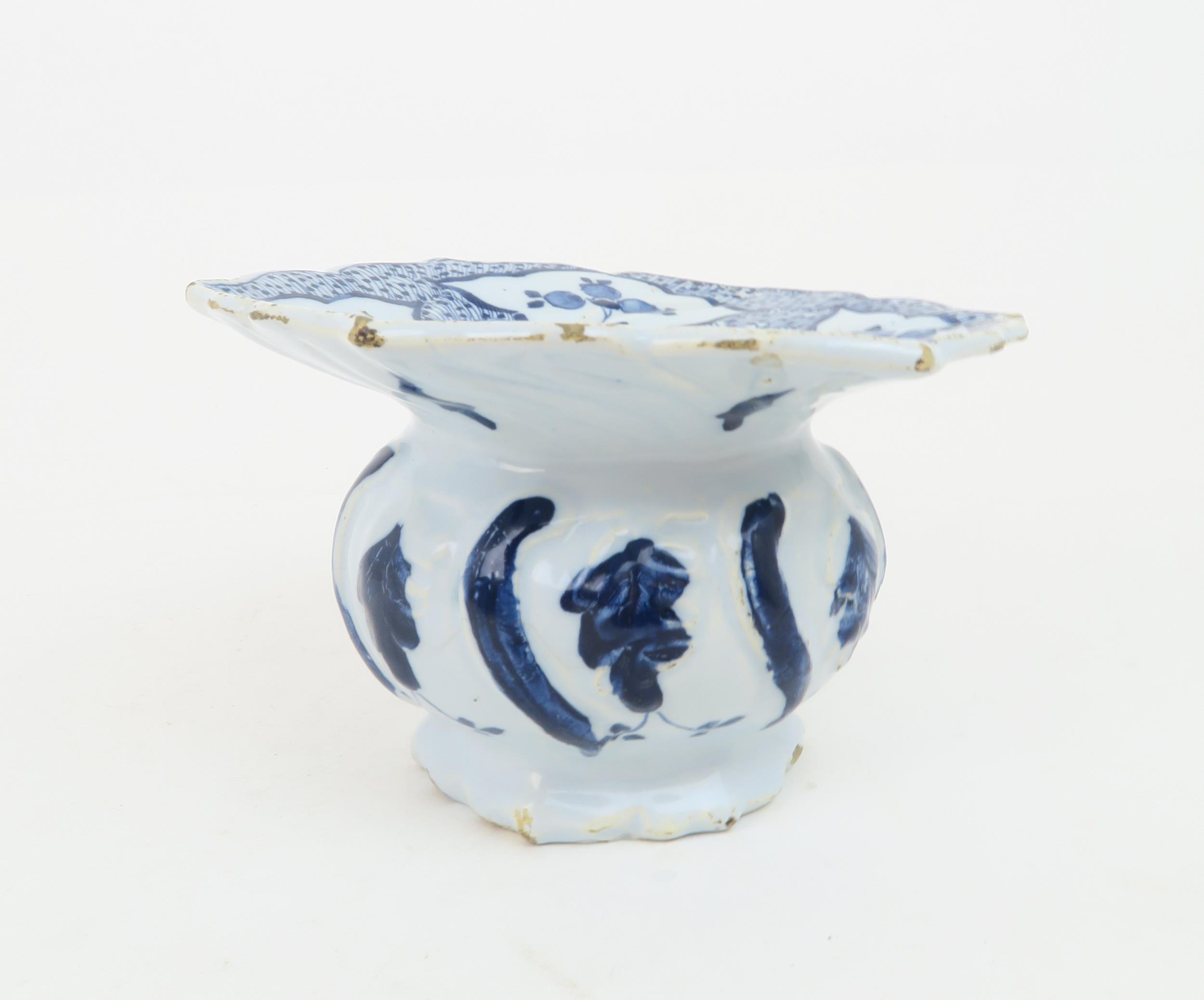 AN 18TH CENTURY DUTCH DELFT SPITTOON with flared scalloped edge, painted with sprigs of flowers, - Image 3 of 6