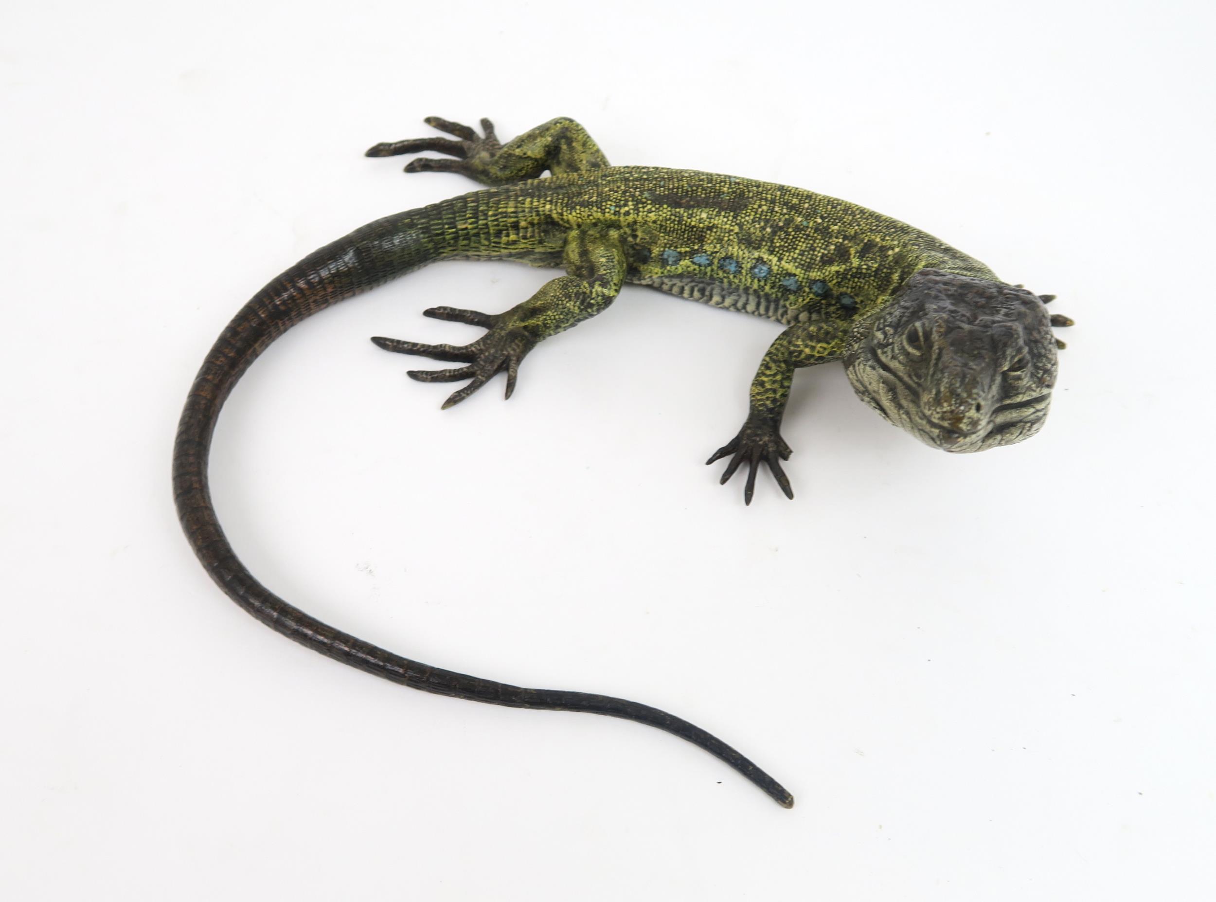 AN EARLY 20TH CENTURY FRANZ BERGMAN COLD PAINTED BRONZE MODEL OF A LIZARD naturalistically