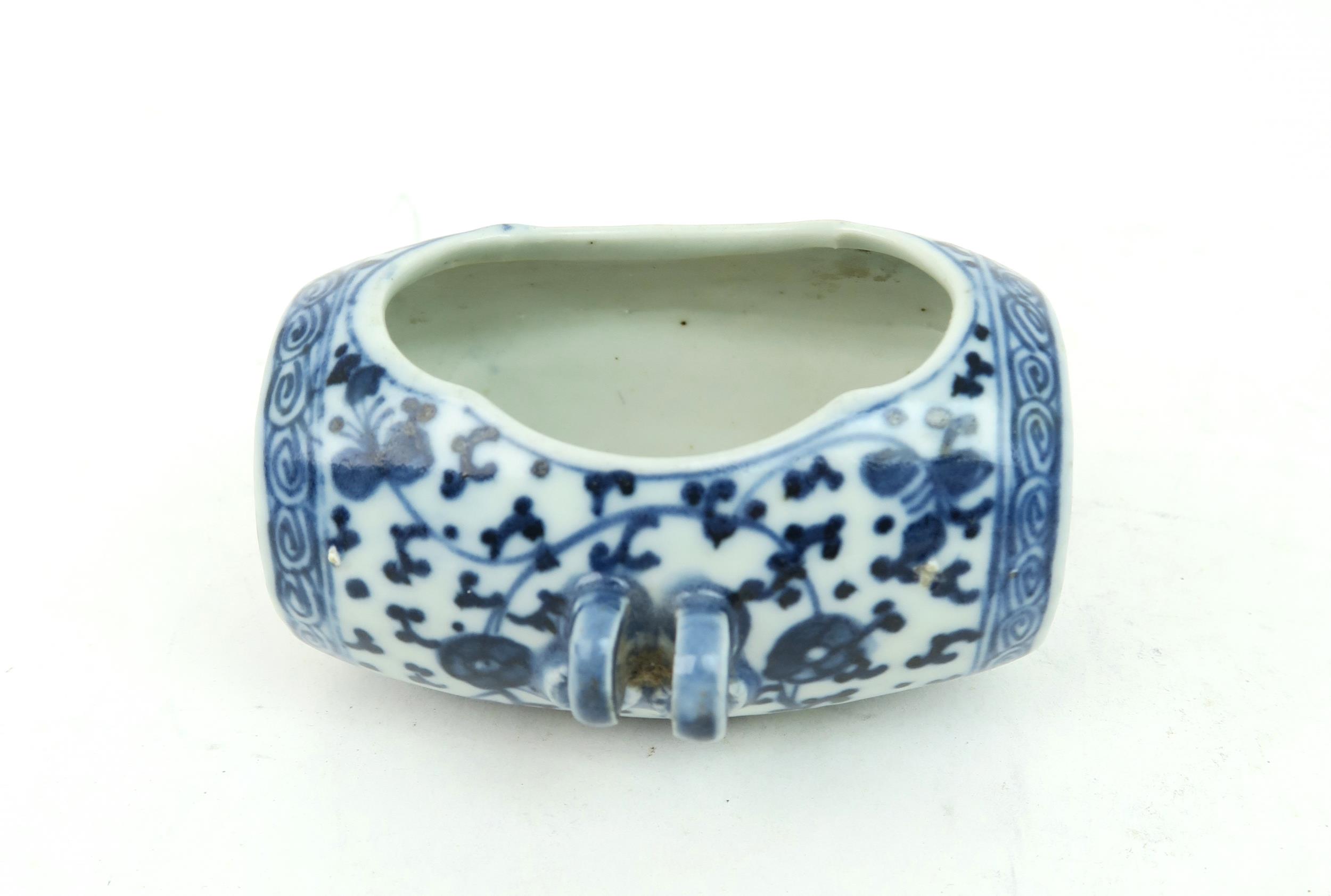 A CHINESE BLUE AND WHITE BARREL BIRD FEEDER  Painted with meandering foliage, joined with two - Image 3 of 7