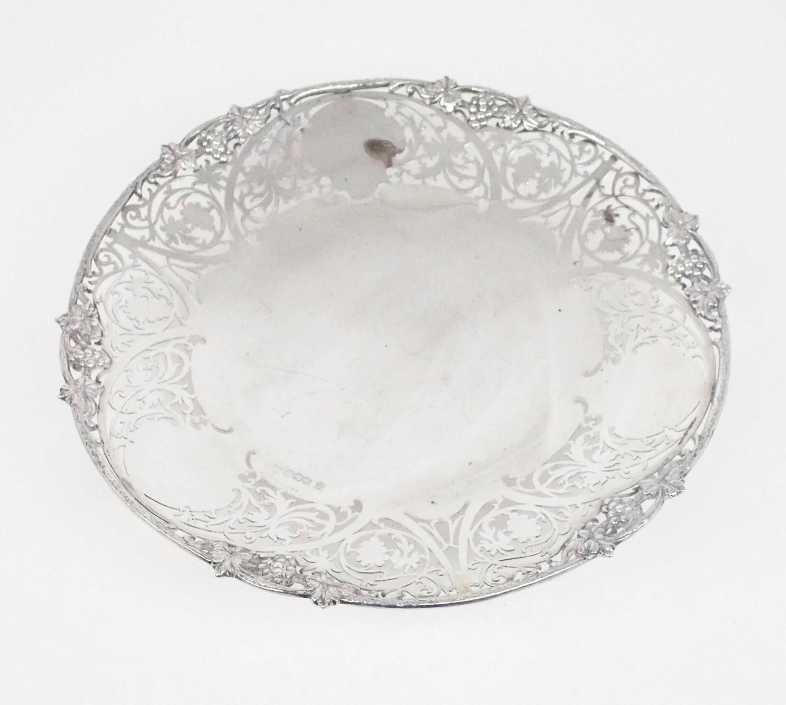 AN ELIZABETH II SILVER FOOTED DISH of circular form, with pierced scrolling foliate decoration, with