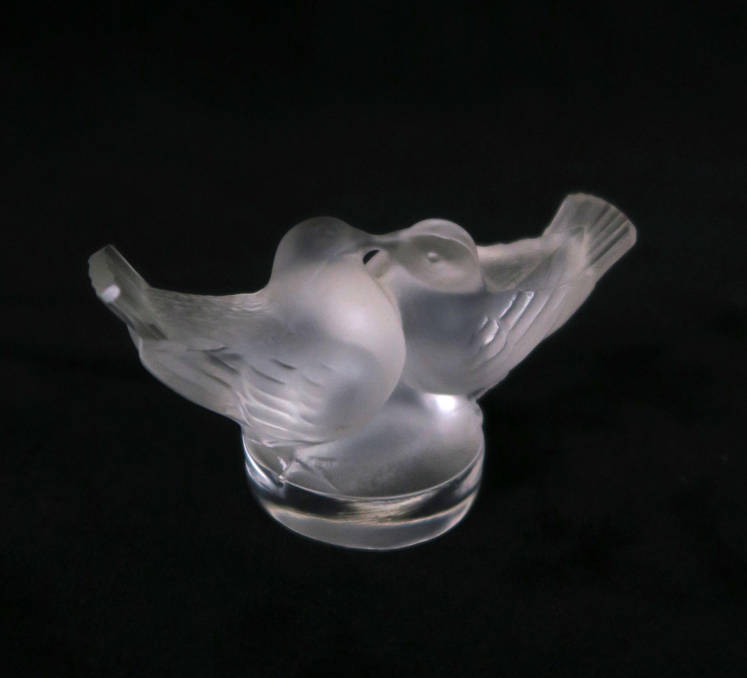A PAIR OF LALIQUE BIRDS including Moineau Coquet and the other Moineau Moquer, 11cm long together - Image 4 of 5