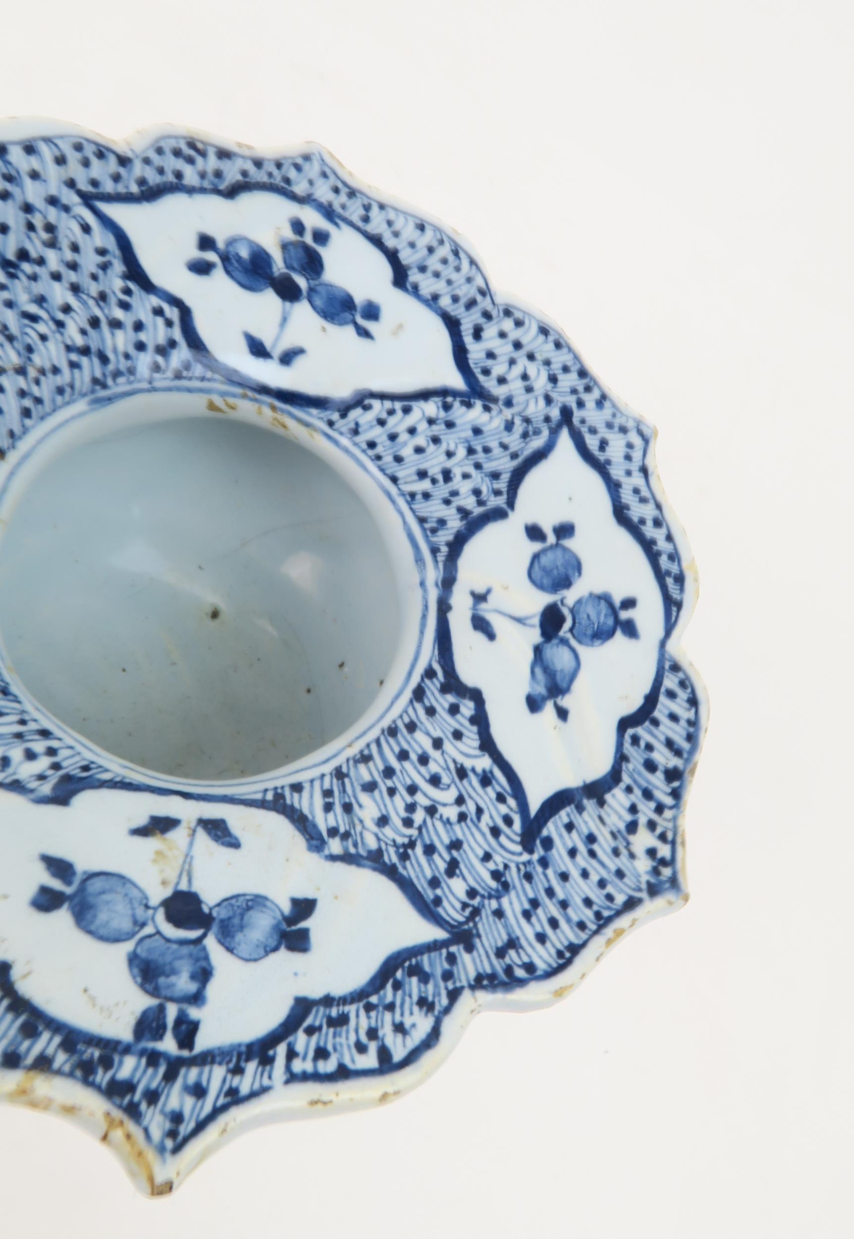 AN 18TH CENTURY DUTCH DELFT SPITTOON with flared scalloped edge, painted with sprigs of flowers, - Image 6 of 6