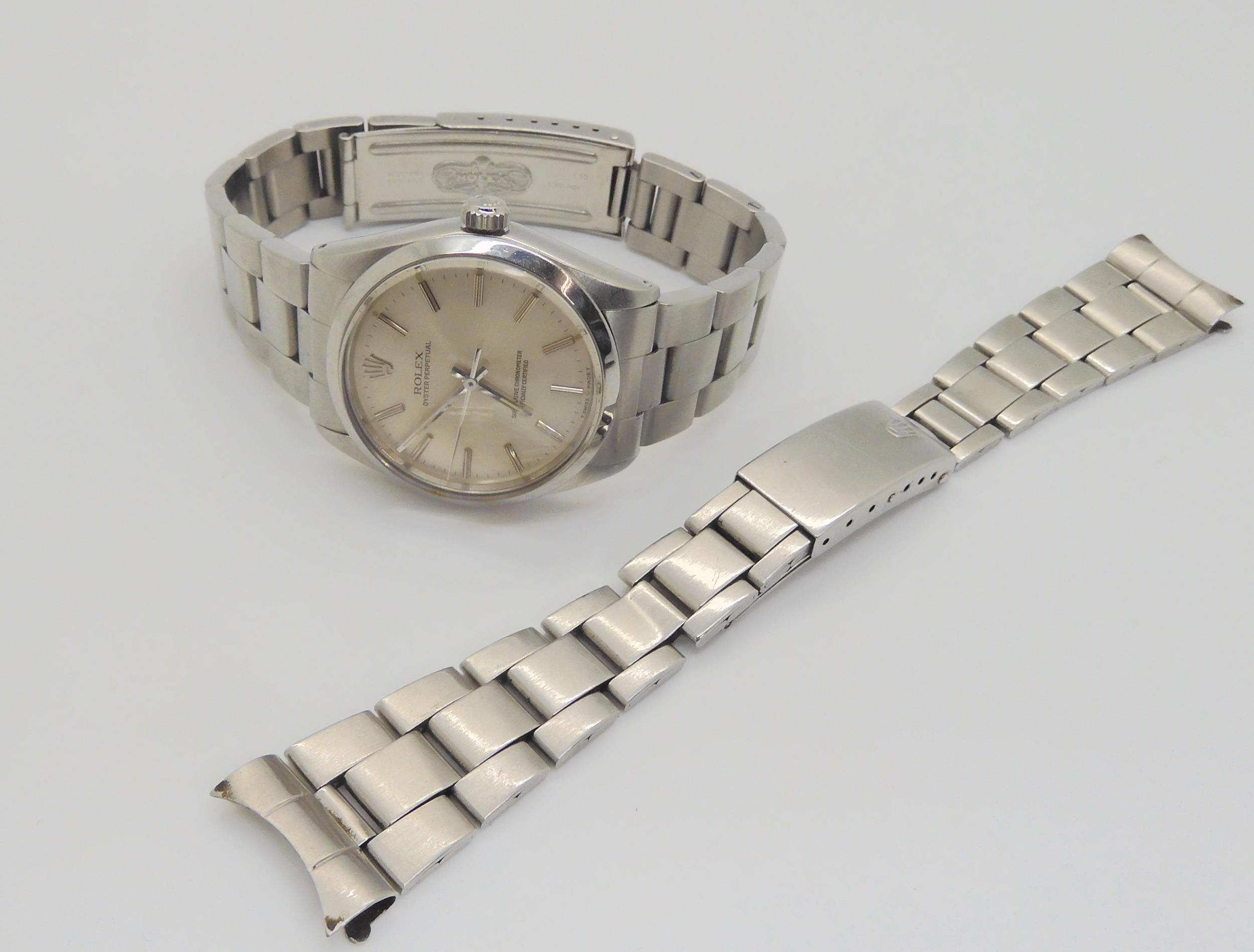 A ROLEX OYSTER PERPETUAL with stainless steel case and strap (78350). Silvered dial with silver