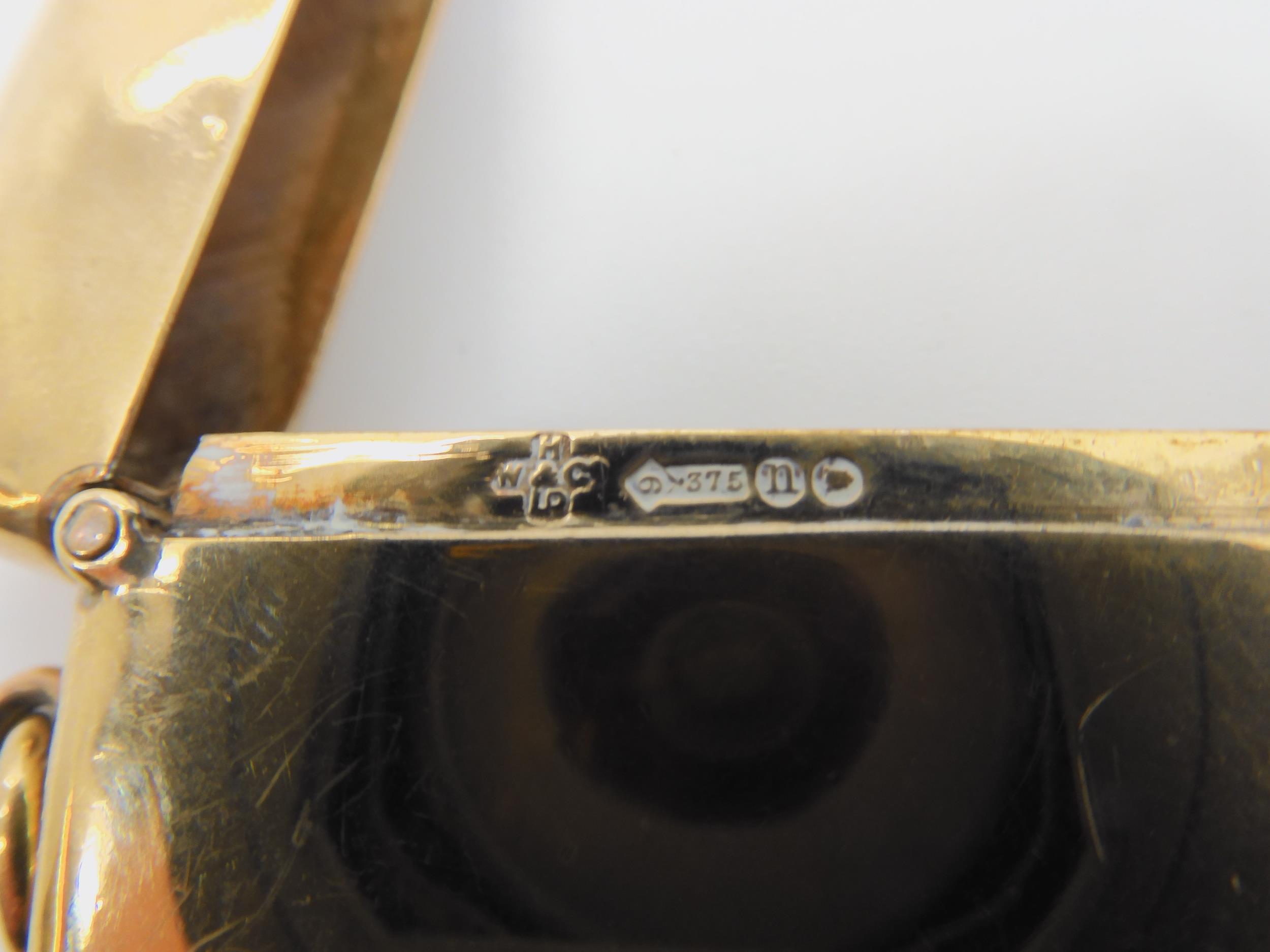 A 9CT GOLD VESTA with London hallmarks for 1912, makers mark Horace Woodward & Co Ltd. Dimensions - Image 2 of 3