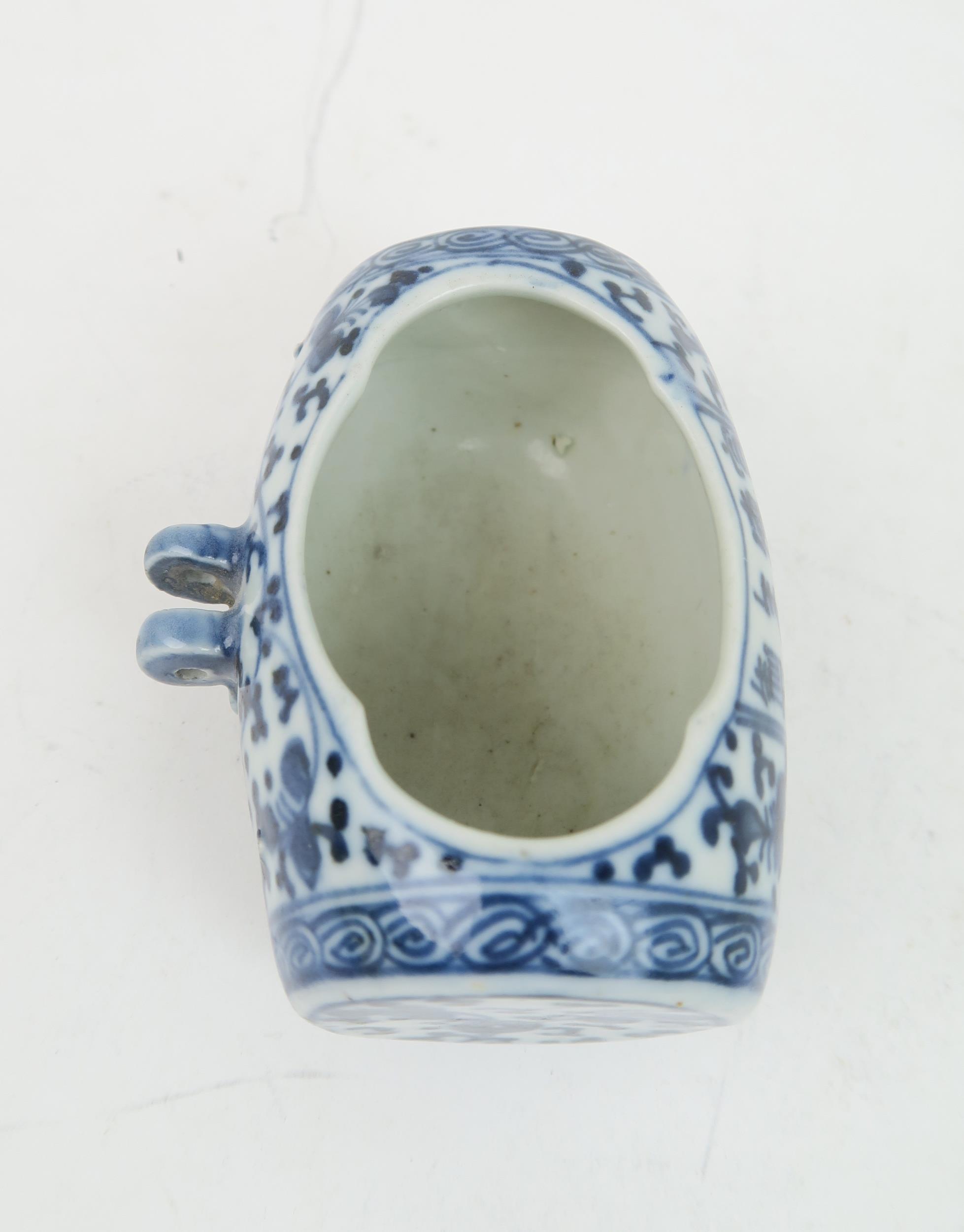 A CHINESE BLUE AND WHITE BARREL BIRD FEEDER  Painted with meandering foliage, joined with two - Image 5 of 7