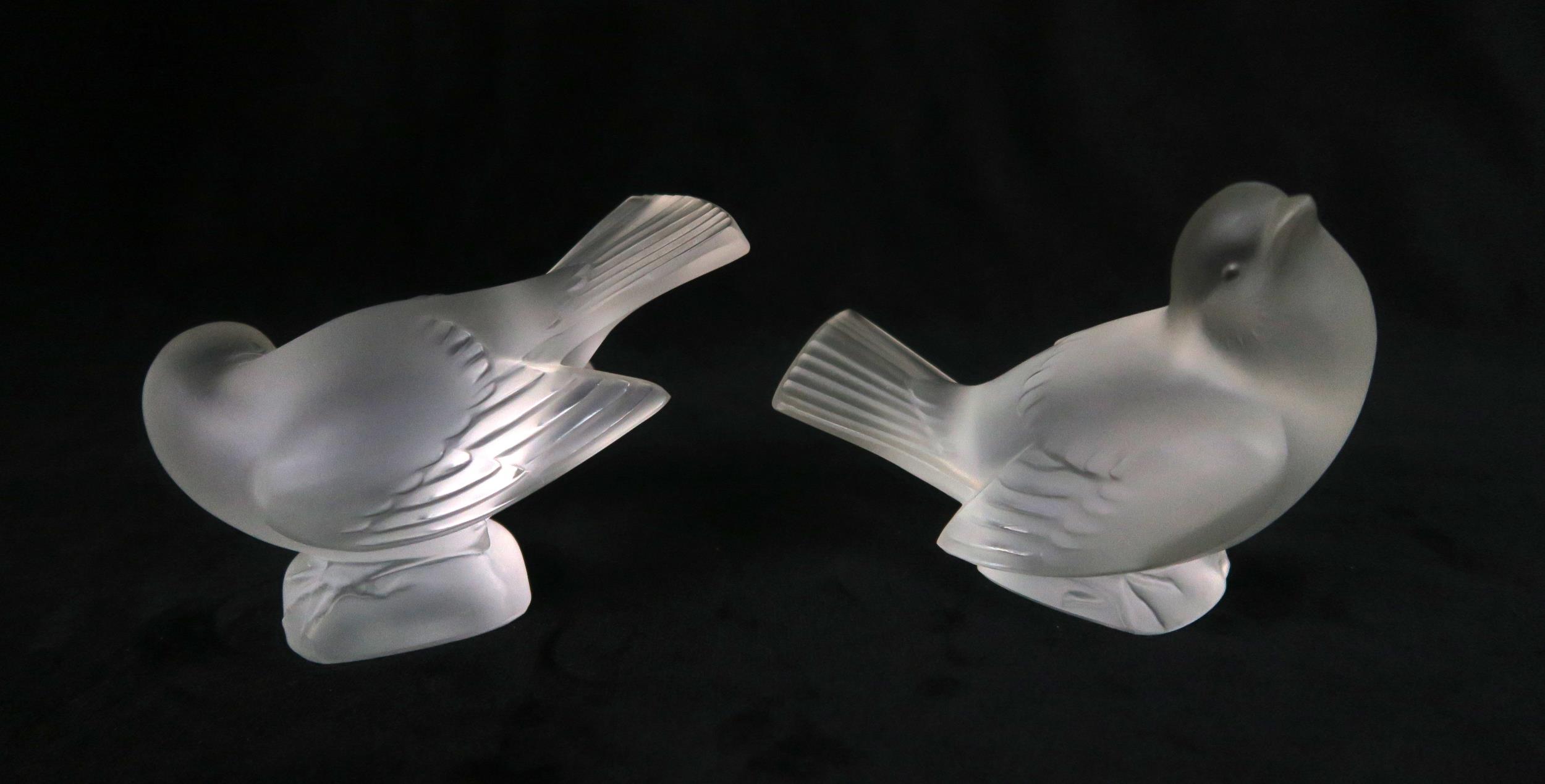 A PAIR OF LALIQUE BIRDS including Moineau Coquet and the other Moineau Moquer, 11cm long together - Image 2 of 5