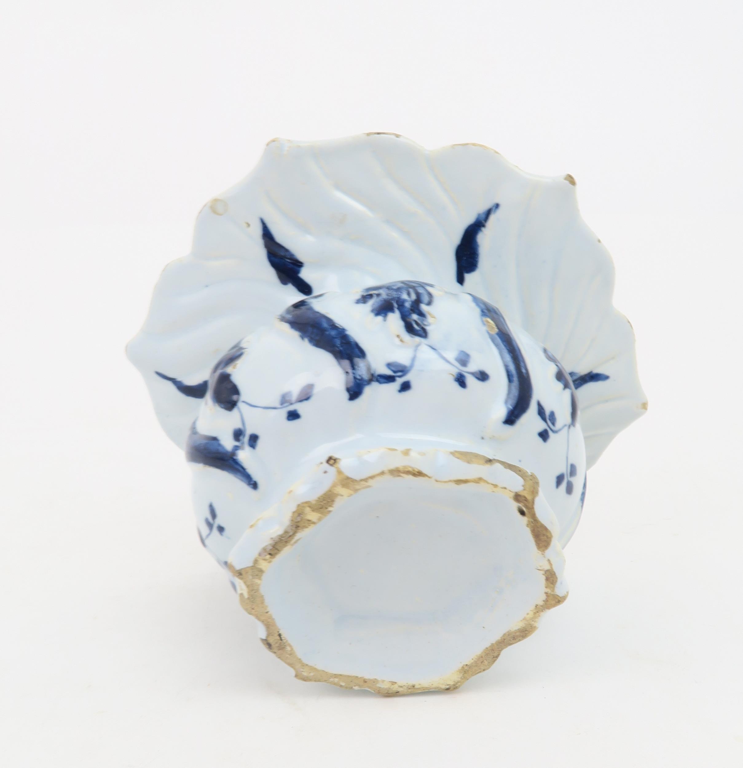 AN 18TH CENTURY DUTCH DELFT SPITTOON with flared scalloped edge, painted with sprigs of flowers, - Image 5 of 6