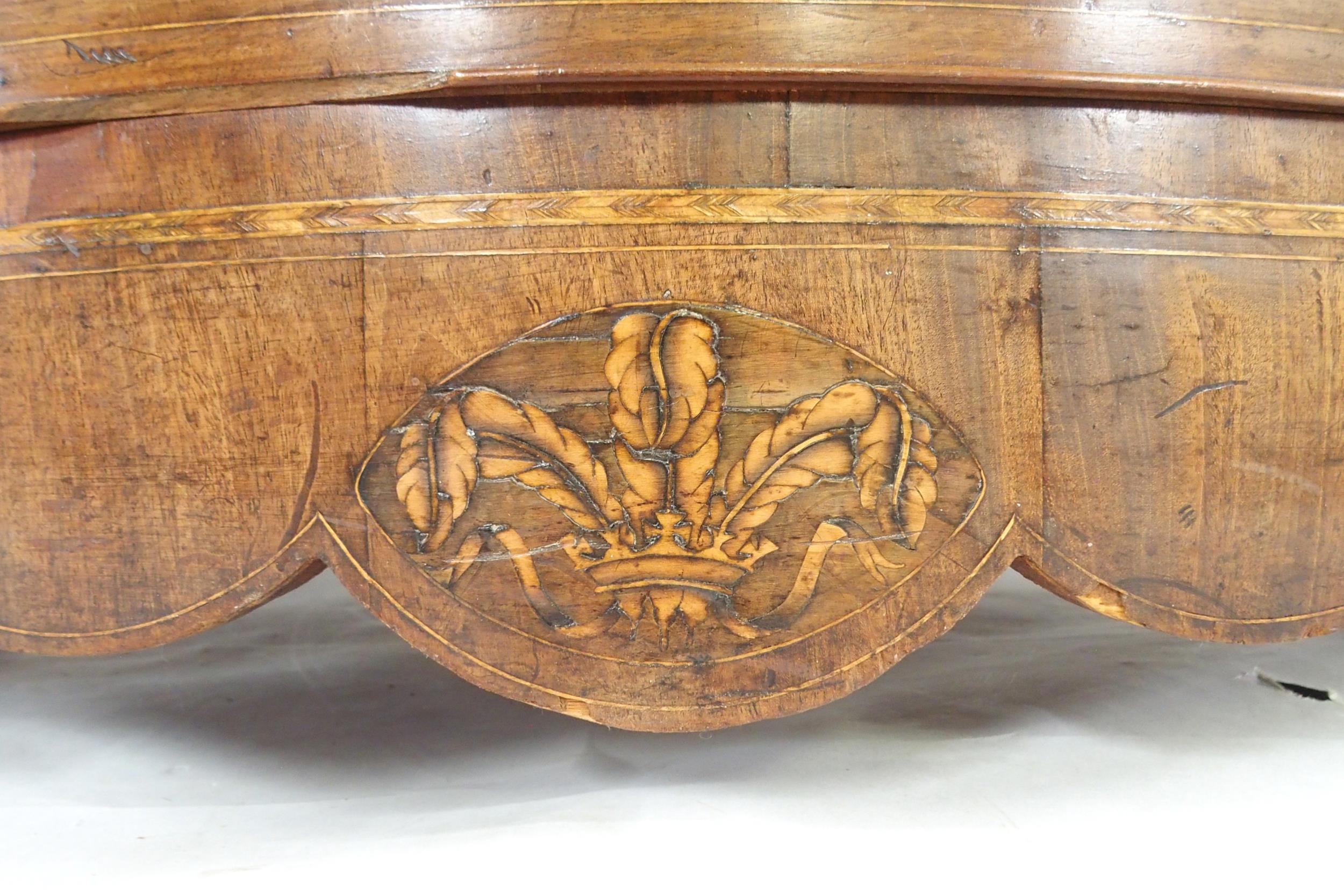 A GEORGIAN MAHOGANY SERPENTINE FRONT CHEST OF FOUR DRAWERS with satinwood inlays to sides and - Image 4 of 12