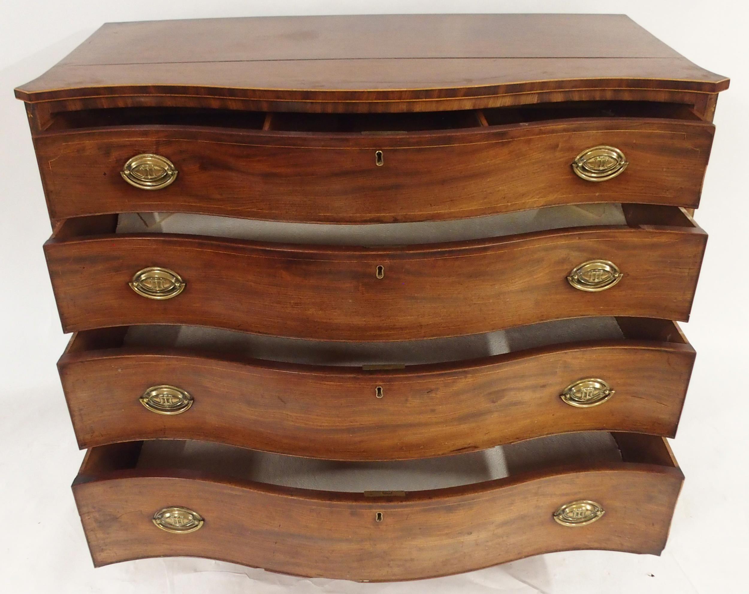 A GEORGIAN MAHOGANY SERPENTINE FRONT CHEST OF FOUR DRAWERS with satinwood inlays to sides and - Image 11 of 12