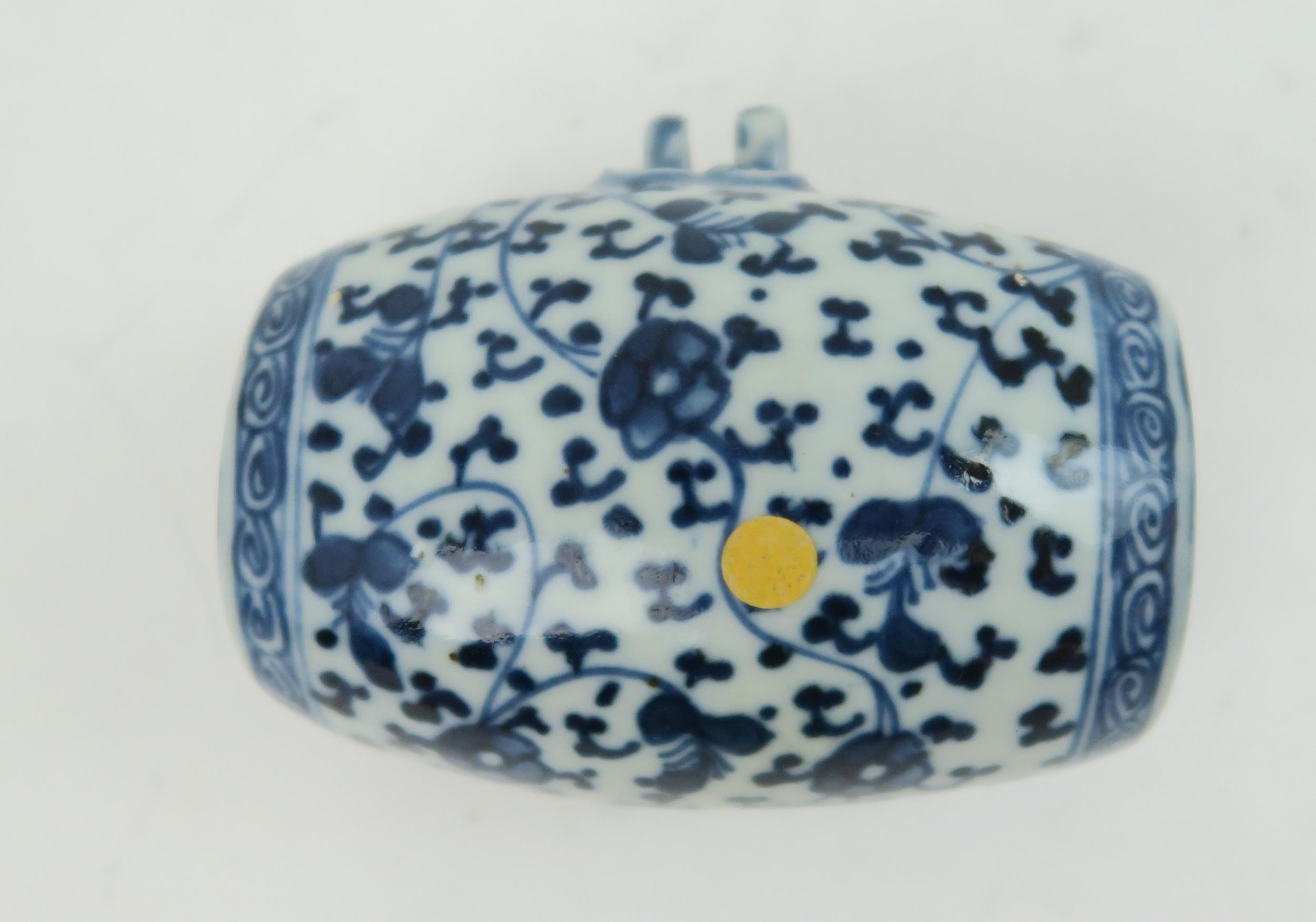 A CHINESE BLUE AND WHITE BARREL BIRD FEEDER  Painted with meandering foliage, joined with two - Image 6 of 7