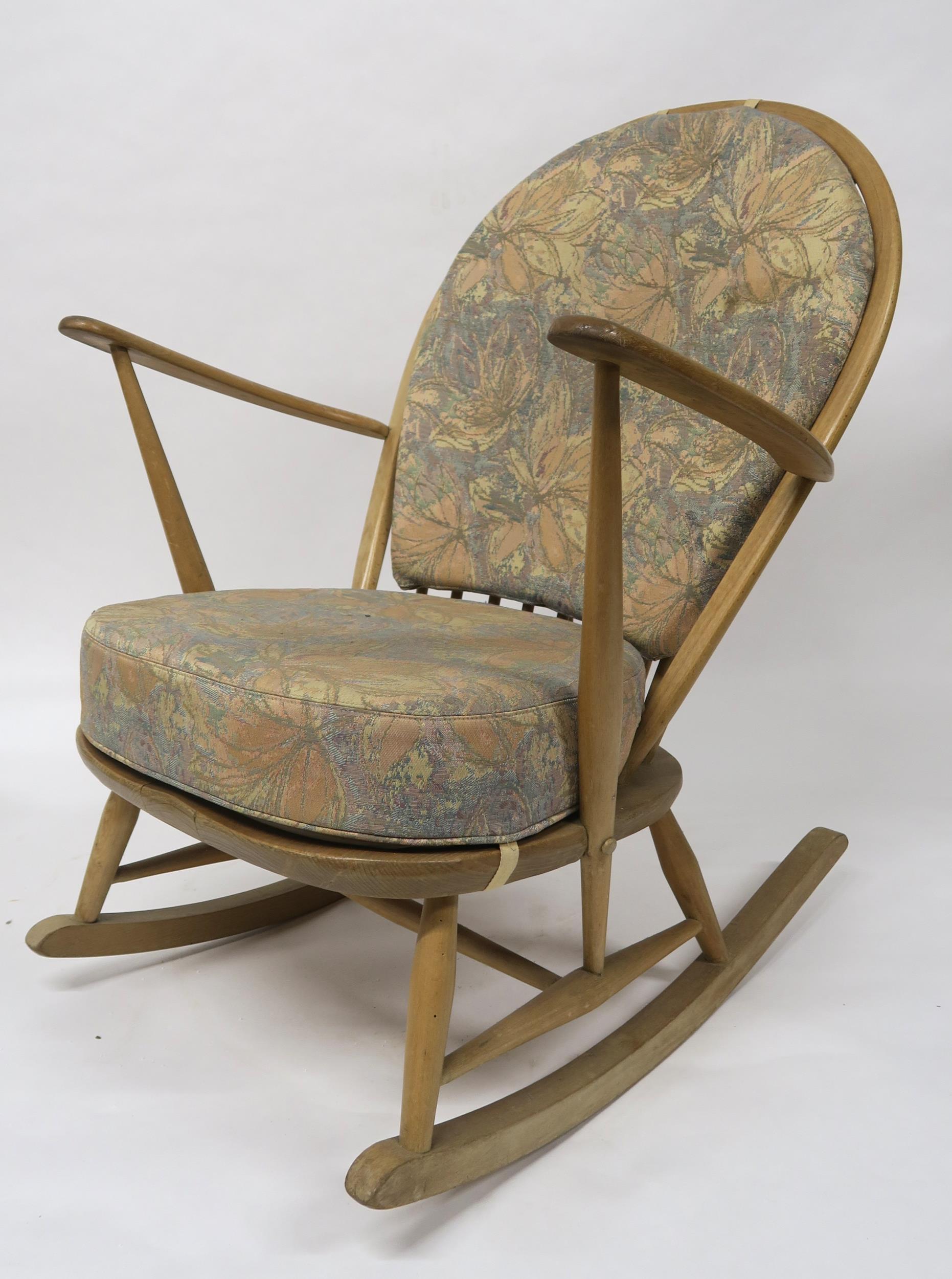 A 20TH CENTURY ELM & BEECH FRAMED ERCOL 317 GRANDFATHER EASY CHAIR, 341 EXTENSION STOOL AND  315 - Image 10 of 13