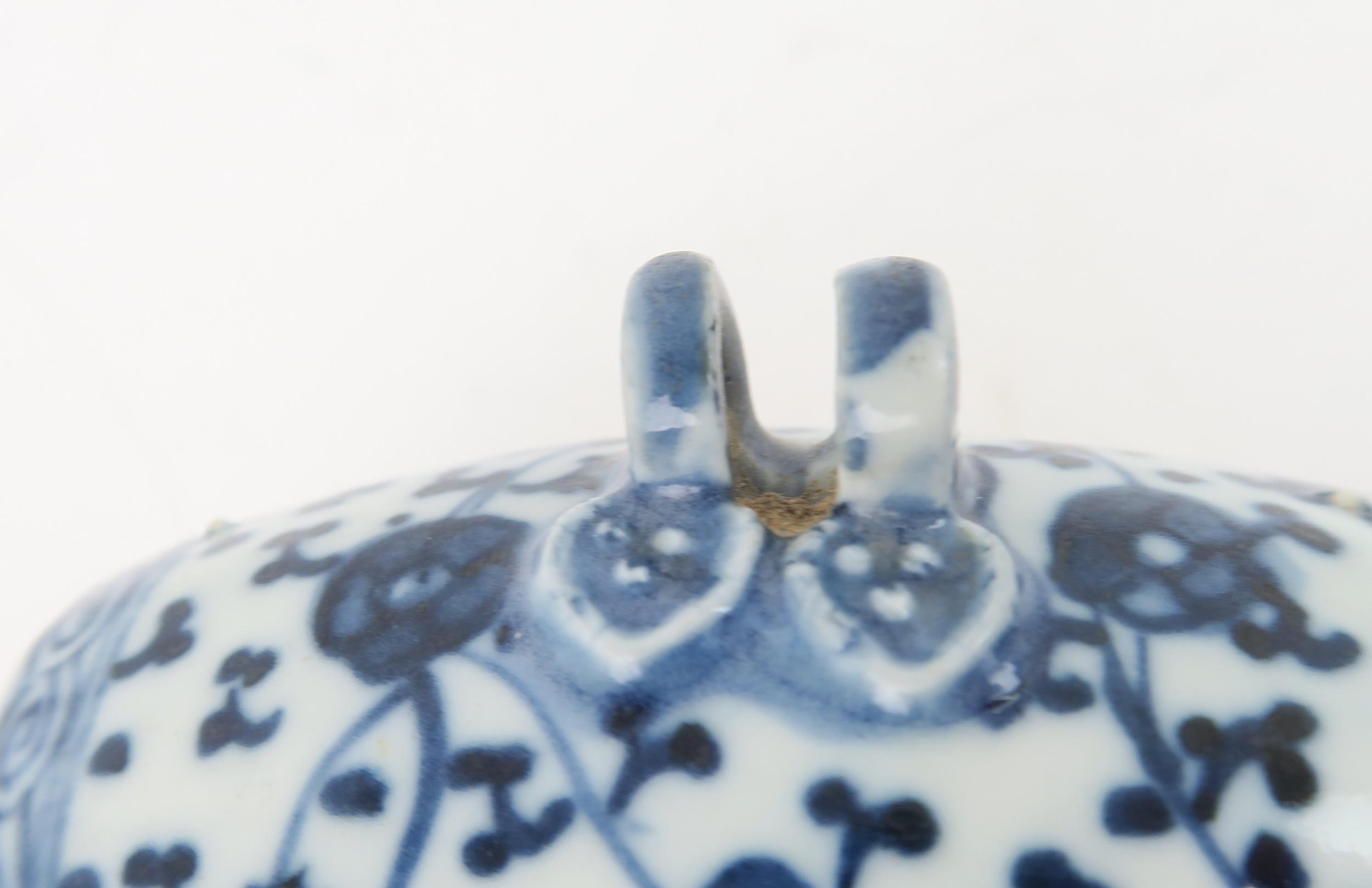 A CHINESE BLUE AND WHITE BARREL BIRD FEEDER  Painted with meandering foliage, joined with two - Image 7 of 7