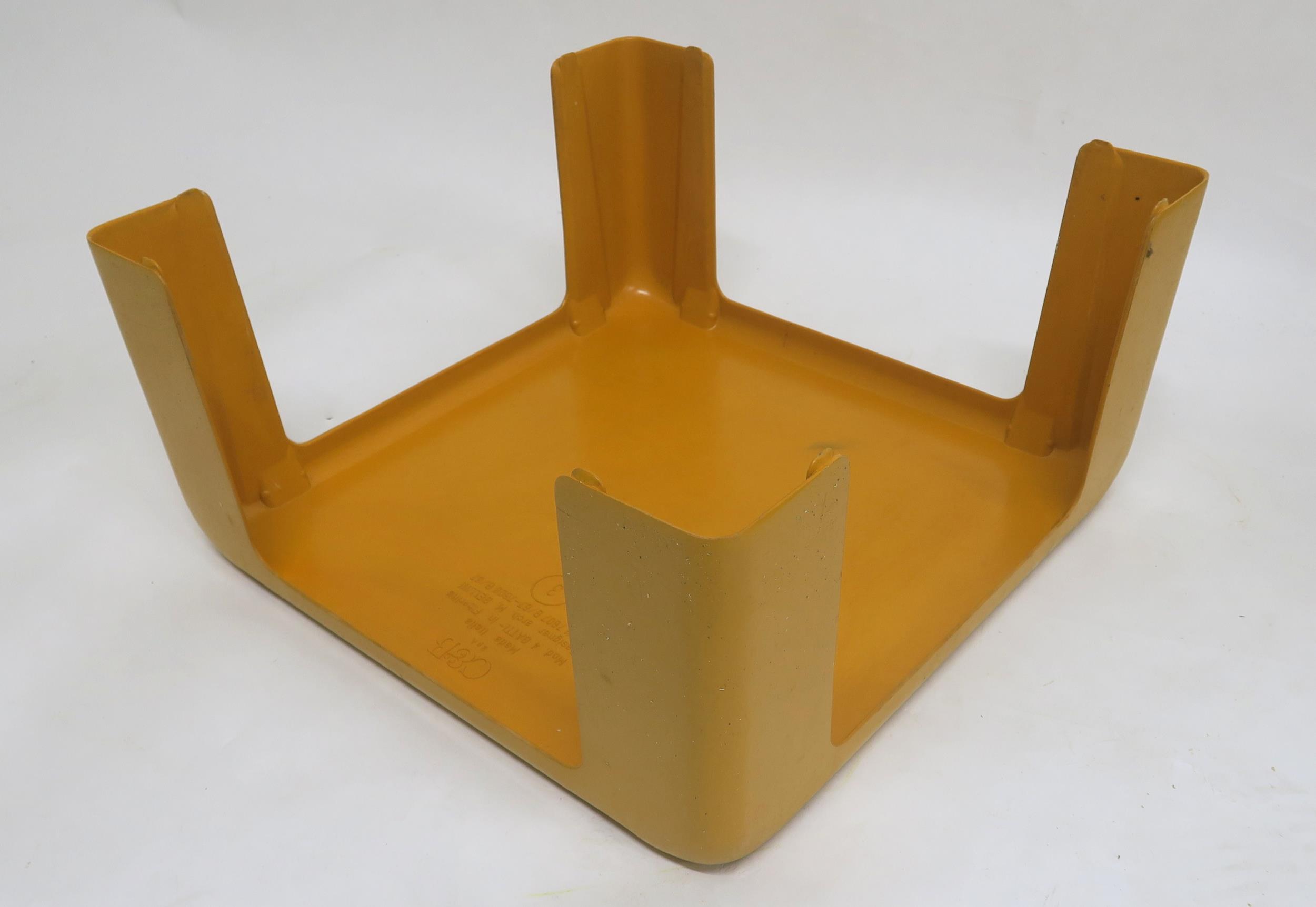 A MID 20TH CENTURY MARIO BELLINI NEST OF FOUR STACKING TABLES moulded from mustard coloured - Image 5 of 5