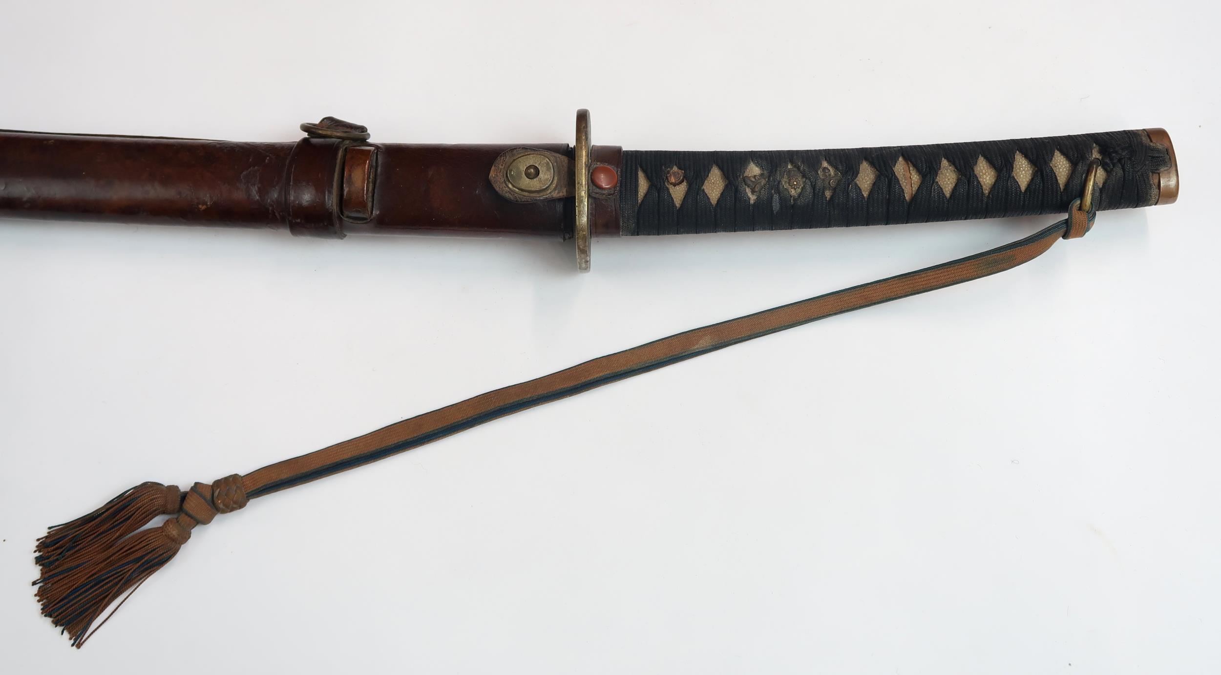 A JAPANESE SHOWA PERIOD SHIN GUNTO SWORD WITH WW2-ERA BRITISH ATTRIBUTION With machine made blade - Image 3 of 7