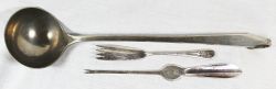 GWR silverplate collection comprising: Lobster Pick by Elkington with twin shield crest; Butter Fork