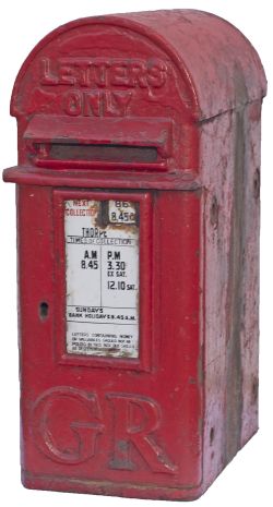 Cast iron post box, lamp box short door type, George V. Complete with enamel door plate THORPE, lock