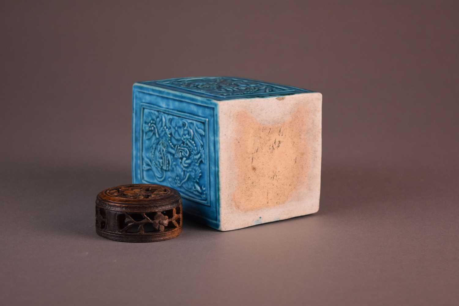 A Chinese Fahua turquoise glazed tea caddy - Image 4 of 4