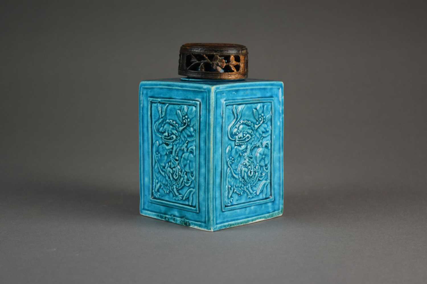A Chinese Fahua turquoise glazed tea caddy