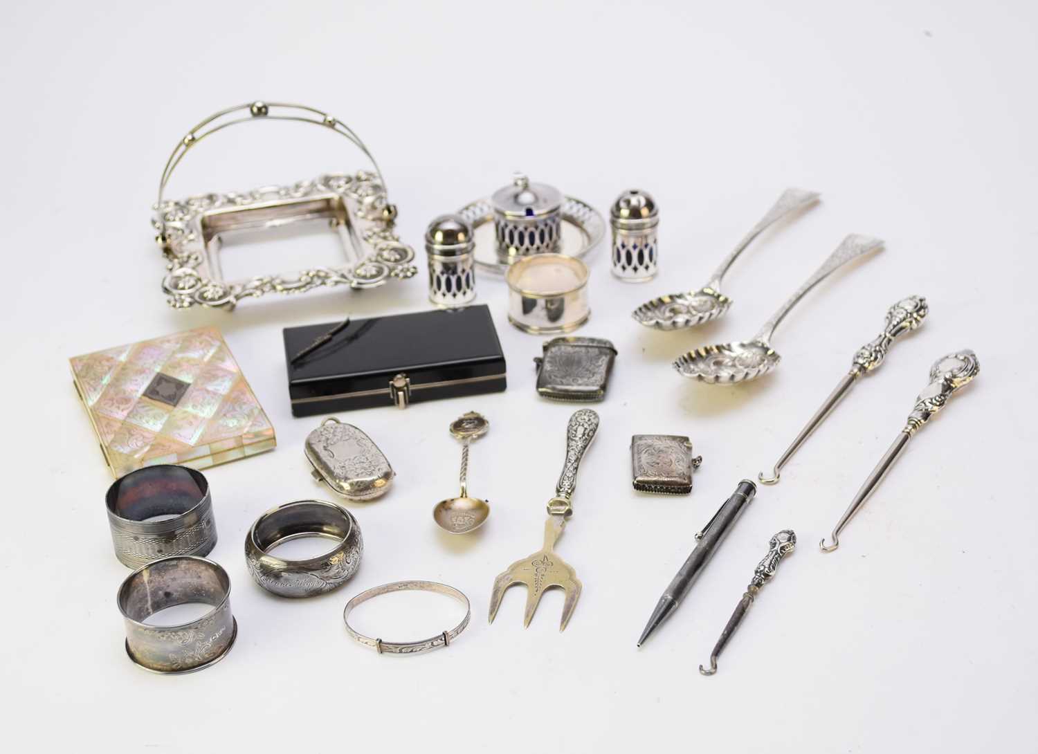 A collection of silver and bijouterie