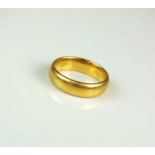 A 22ct gold wedding band