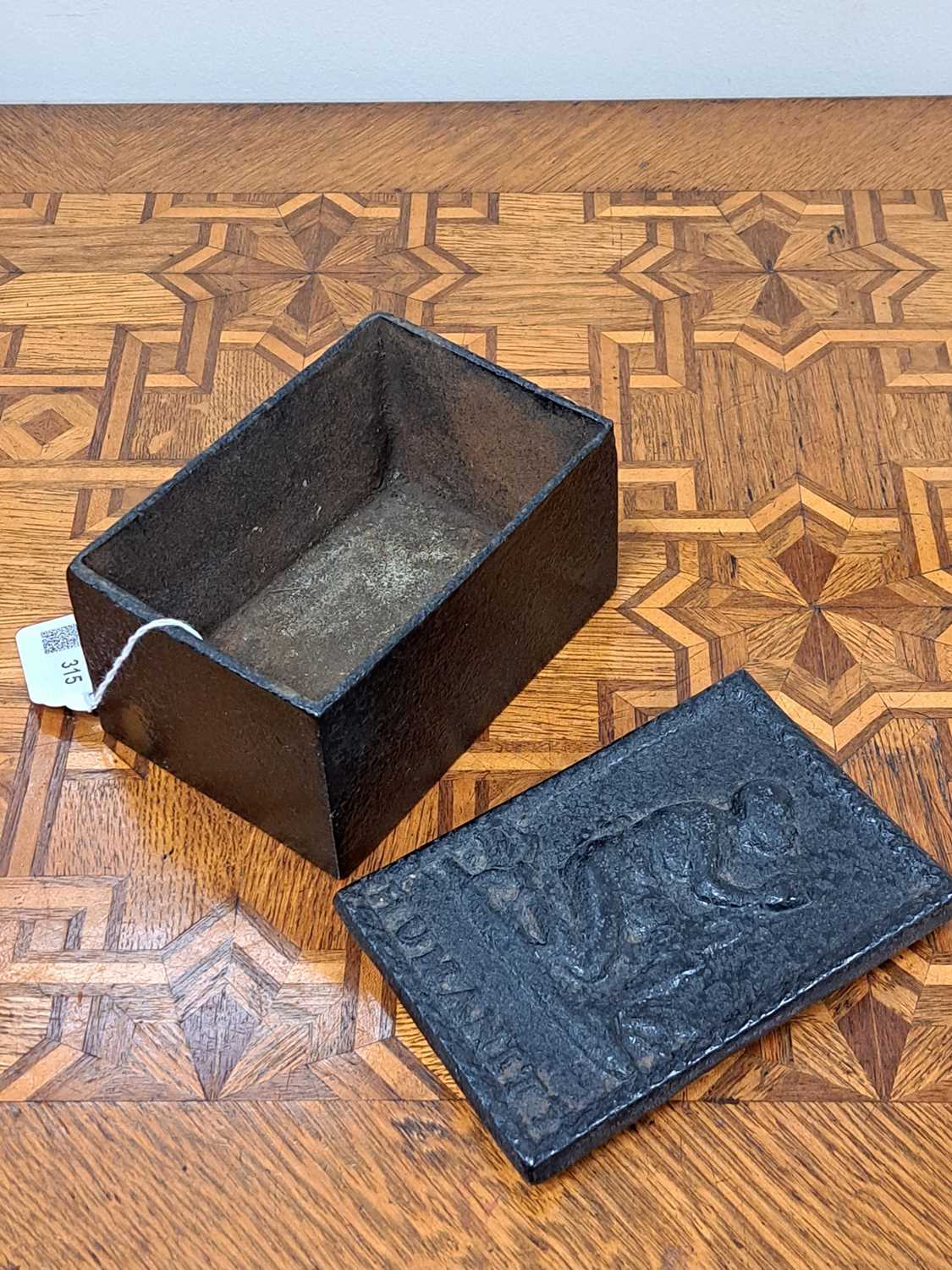 An early 19th century Darby of Coalbrookdale cast iron Anti-Slavery box and cover - Image 6 of 9