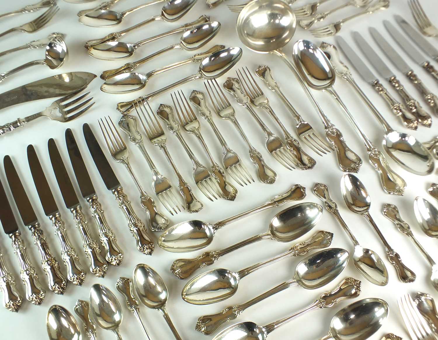 A large harlequin collection of silver cutlery