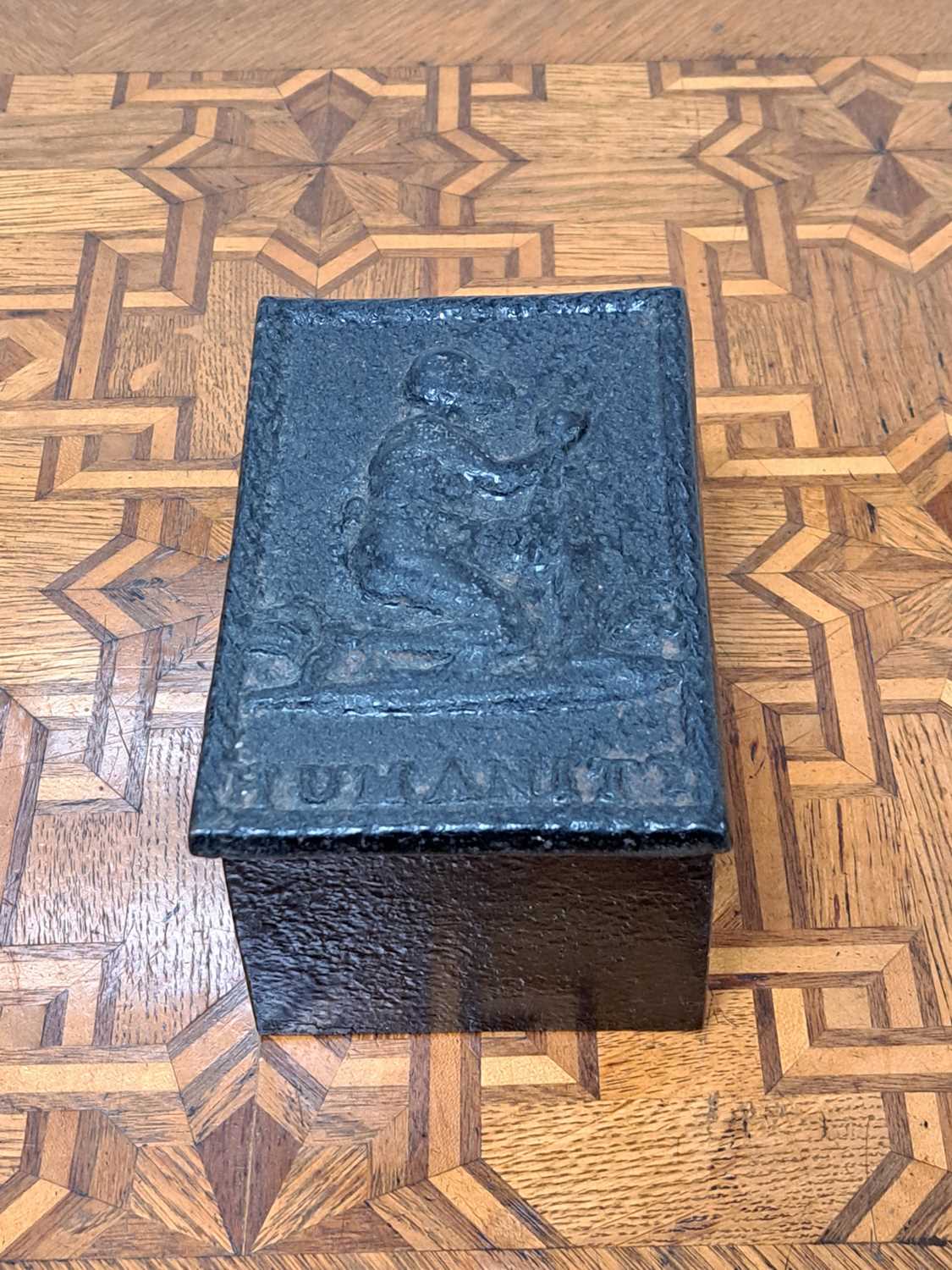 An early 19th century Darby of Coalbrookdale cast iron Anti-Slavery box and cover - Image 7 of 9