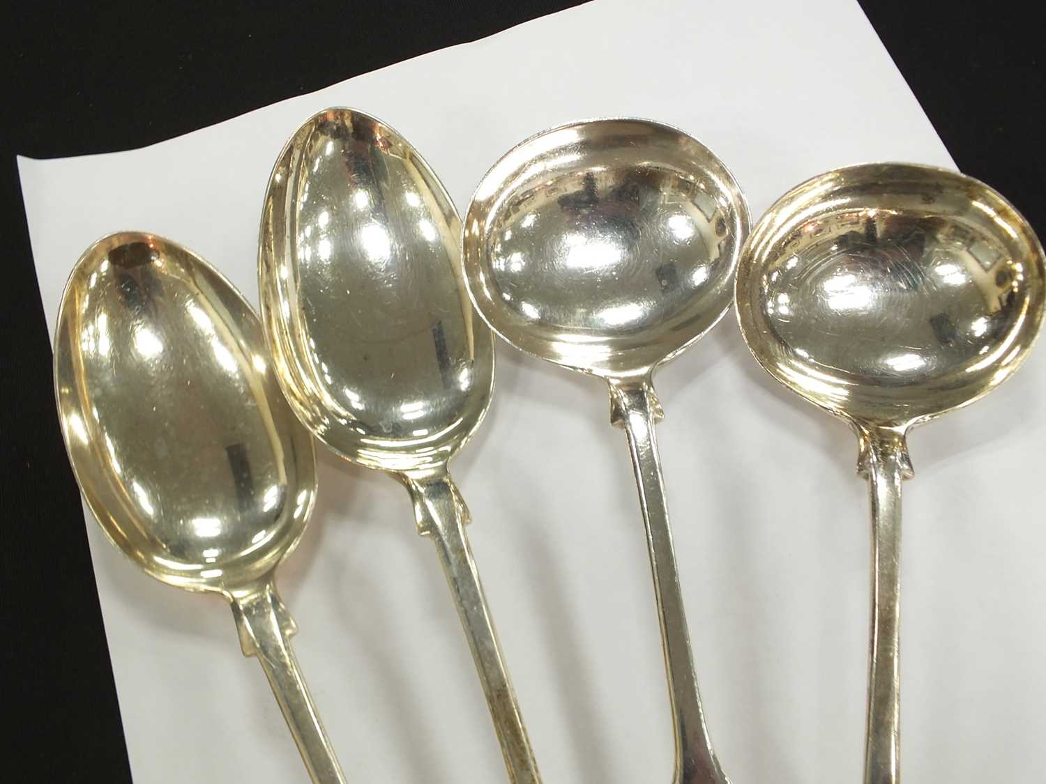 An impressive comprehensive canteen of Victorian Fiddle and Shell pattern silver flatware - Image 11 of 21