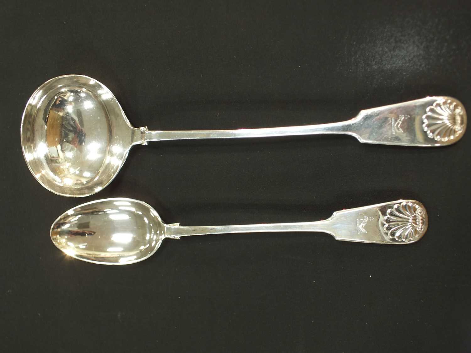 An impressive comprehensive canteen of Victorian Fiddle and Shell pattern silver flatware - Image 7 of 21