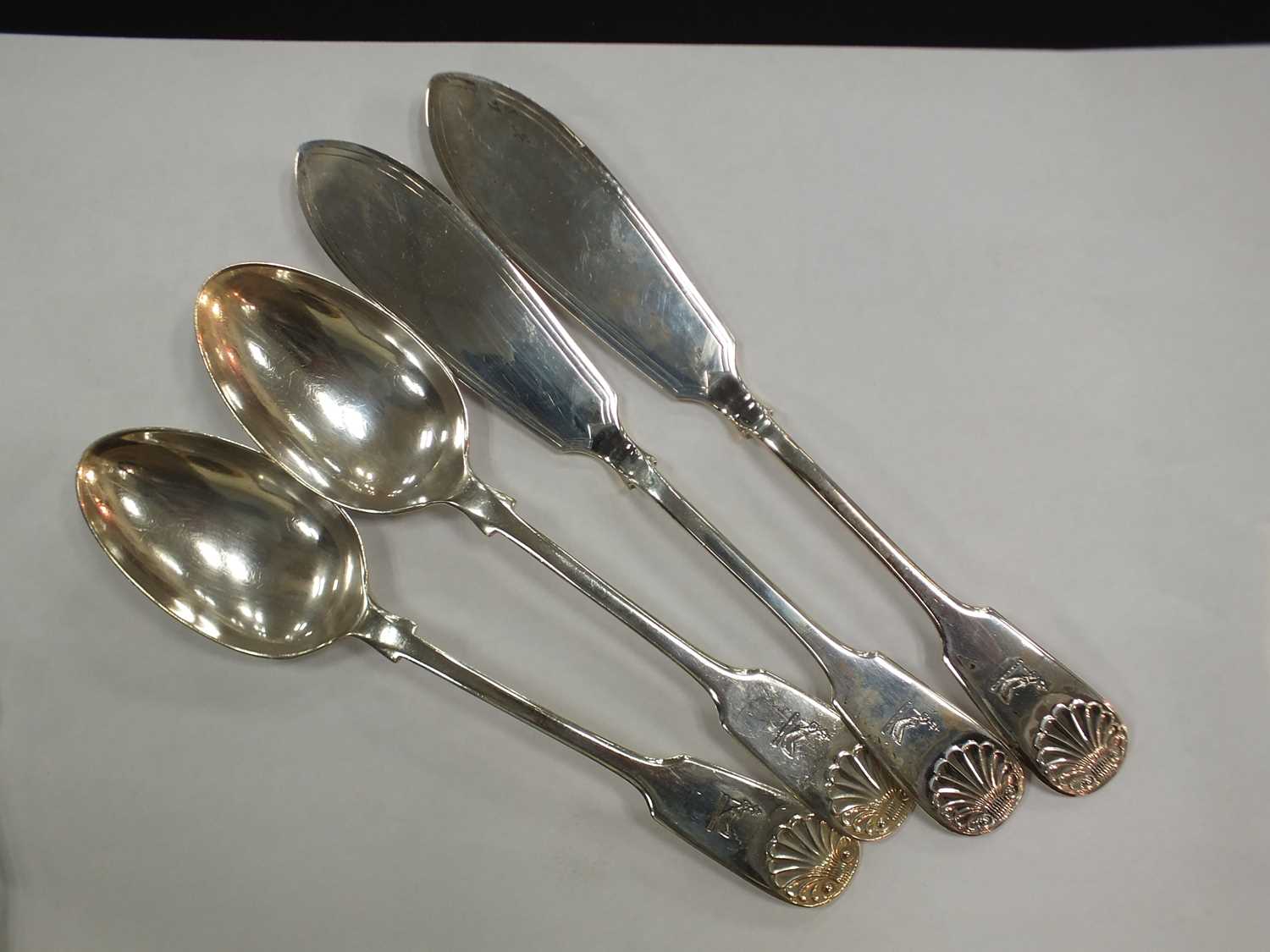 An impressive comprehensive canteen of Victorian Fiddle and Shell pattern silver flatware - Image 14 of 21