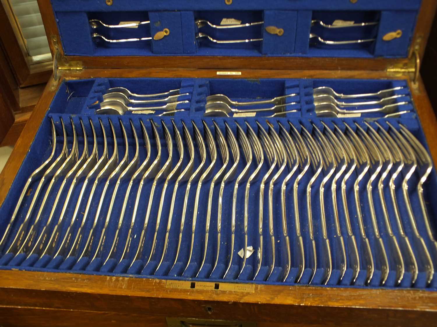 An impressive comprehensive canteen of Victorian Fiddle and Shell pattern silver flatware - Image 4 of 21