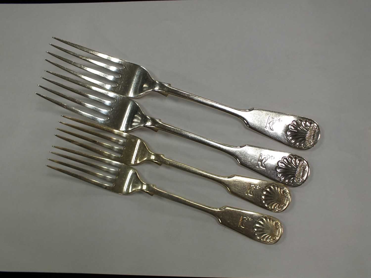 An impressive comprehensive canteen of Victorian Fiddle and Shell pattern silver flatware - Image 16 of 21