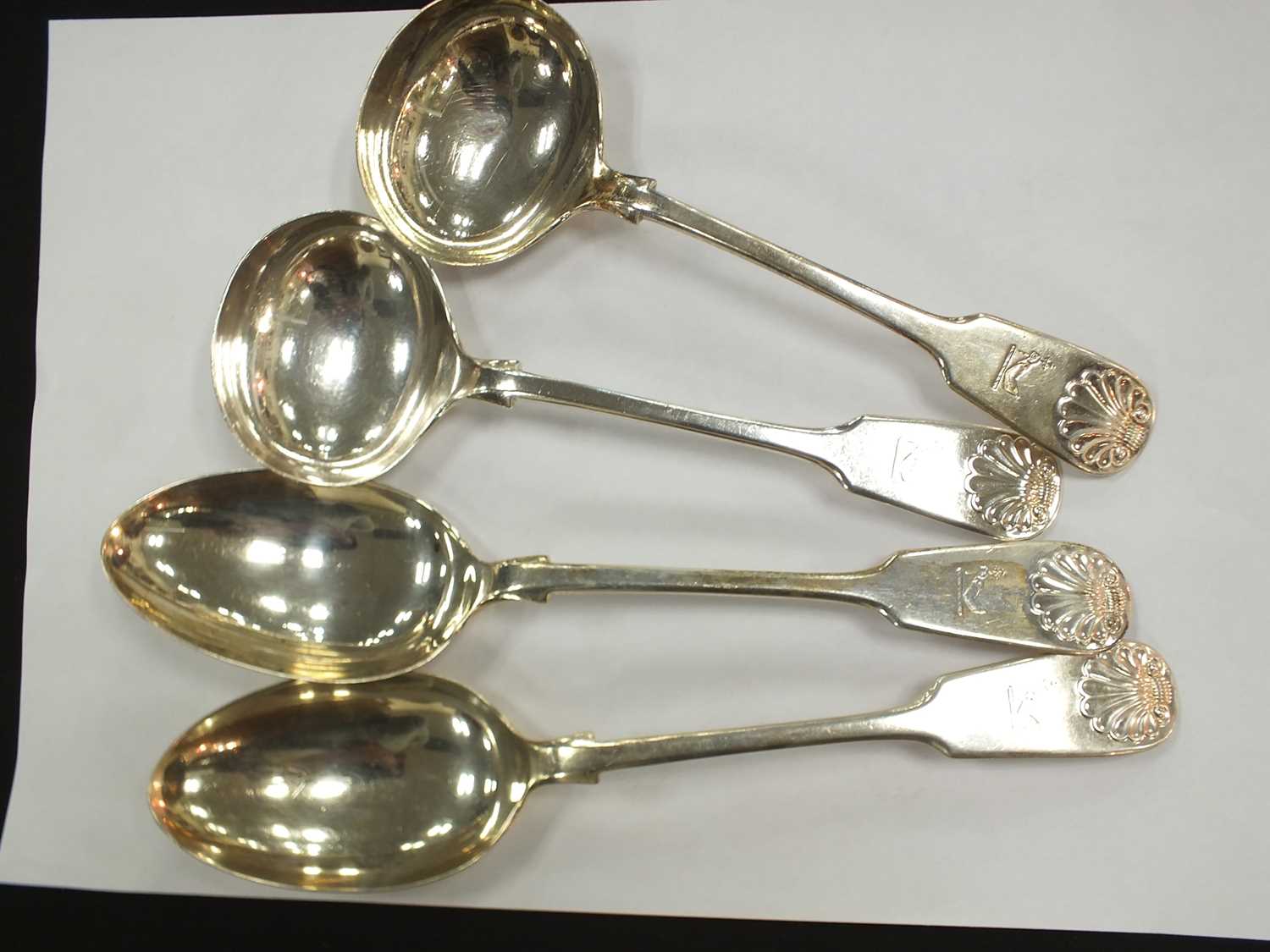 An impressive comprehensive canteen of Victorian Fiddle and Shell pattern silver flatware - Image 5 of 21