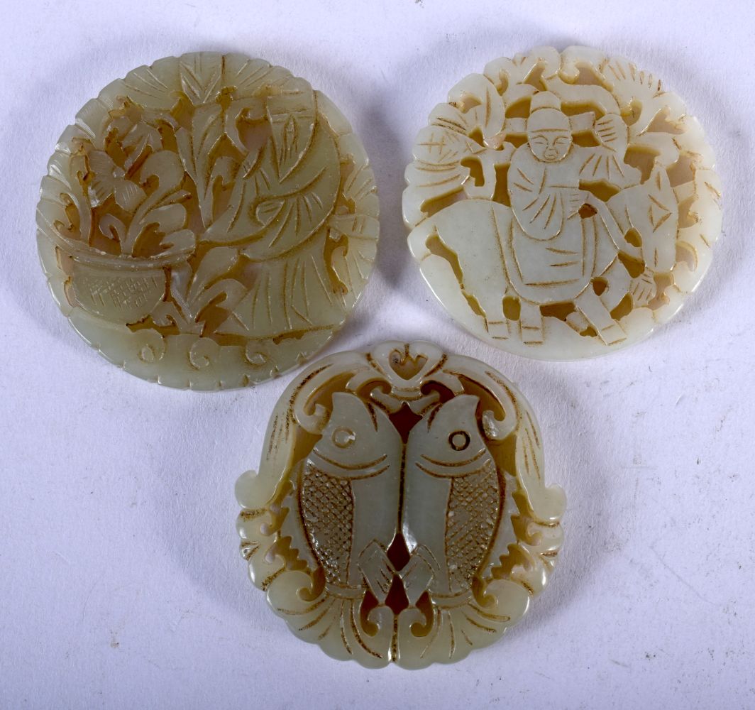 THREE PIECES OF CHINESE JADE 20th Century. (3)