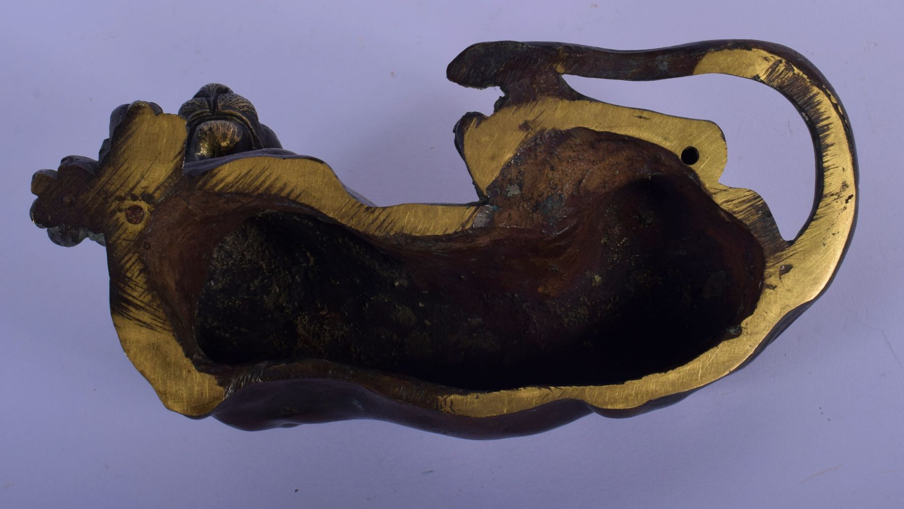 A 17TH/18TH CENTURY EUROPEAN BRONZE FIGURE OF A RECLINING LION modelled looking solemn. 18 cm x 9 cm - Image 6 of 6