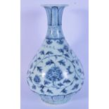 A Chinese porcelain blue and white Yuhuchunpin vase decorated with Lotus 32 .5cm.