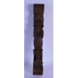 AN UNUSUAL TRIBAL CARVED WOOD POST FINIAL formed as a scowling beast. 42 cm x 8 cm.