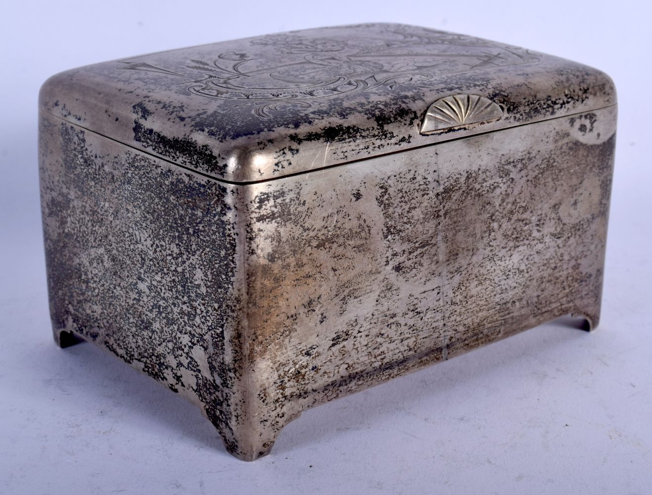 A CONTINENTAL SILVER BOX, POSSIBLY RUSSIAN. 7.5cm x 12.5cm x9.5cm, weight 377g