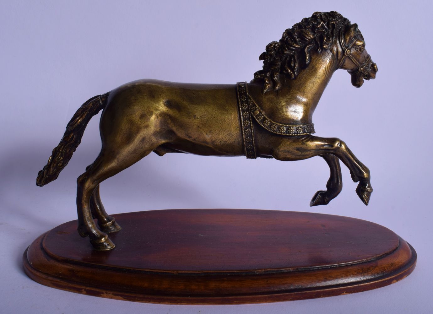 A FINE 18TH CENTURY EUROPEAN BRONZE FIGURE OF A ROAMING HORSE After the Antiquity, modelled leaping - Image 2 of 8