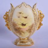 EARLY 20TH C. GRAINGERS TWO HANDLED VASE PAINTED WITH ROBINS AND GILT TREE BRANCHES, THE BODY WITH R