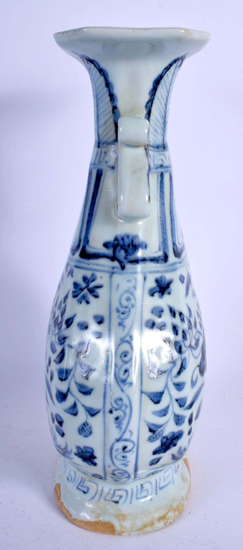 A CHINESE TWIN HANDLED YUAN STYLE BLUE AND WHITE VASE 20th Century. 29 cm high. - Image 2 of 6