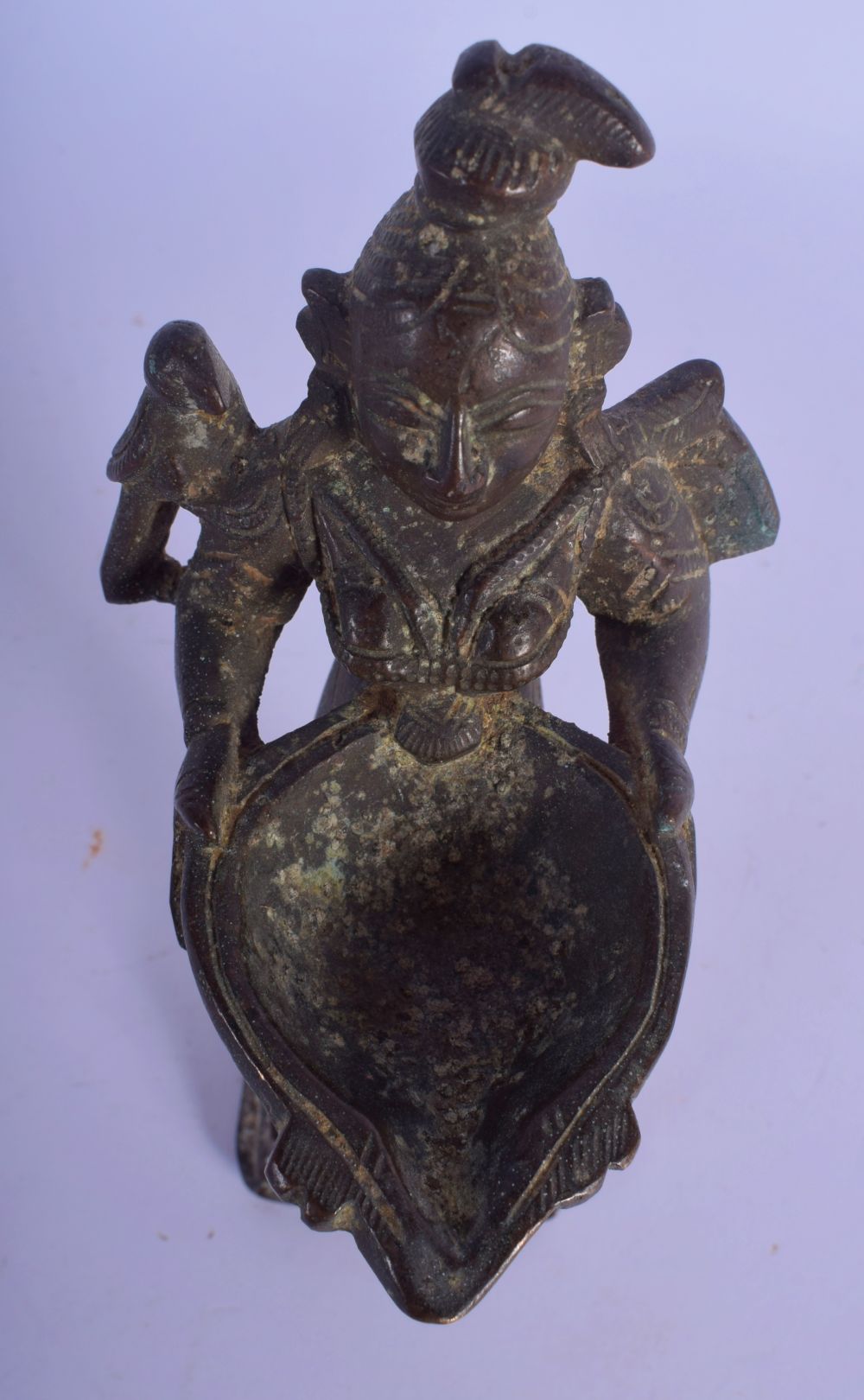 A 17TH/18TH CENTURY INDIAN BRONZE FIGURE OF A STANDING BUDDHIST DEITY modelled with a bird holding a - Image 6 of 8