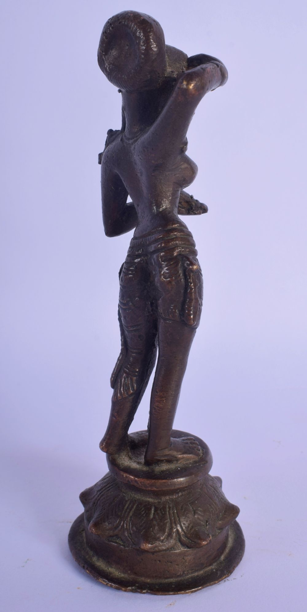 A 19TH CENTURY INDIAN BRONZE FIGURE OF A STANDING BUDDHIST DEITY modelled applying a motif to her fo - Image 3 of 4