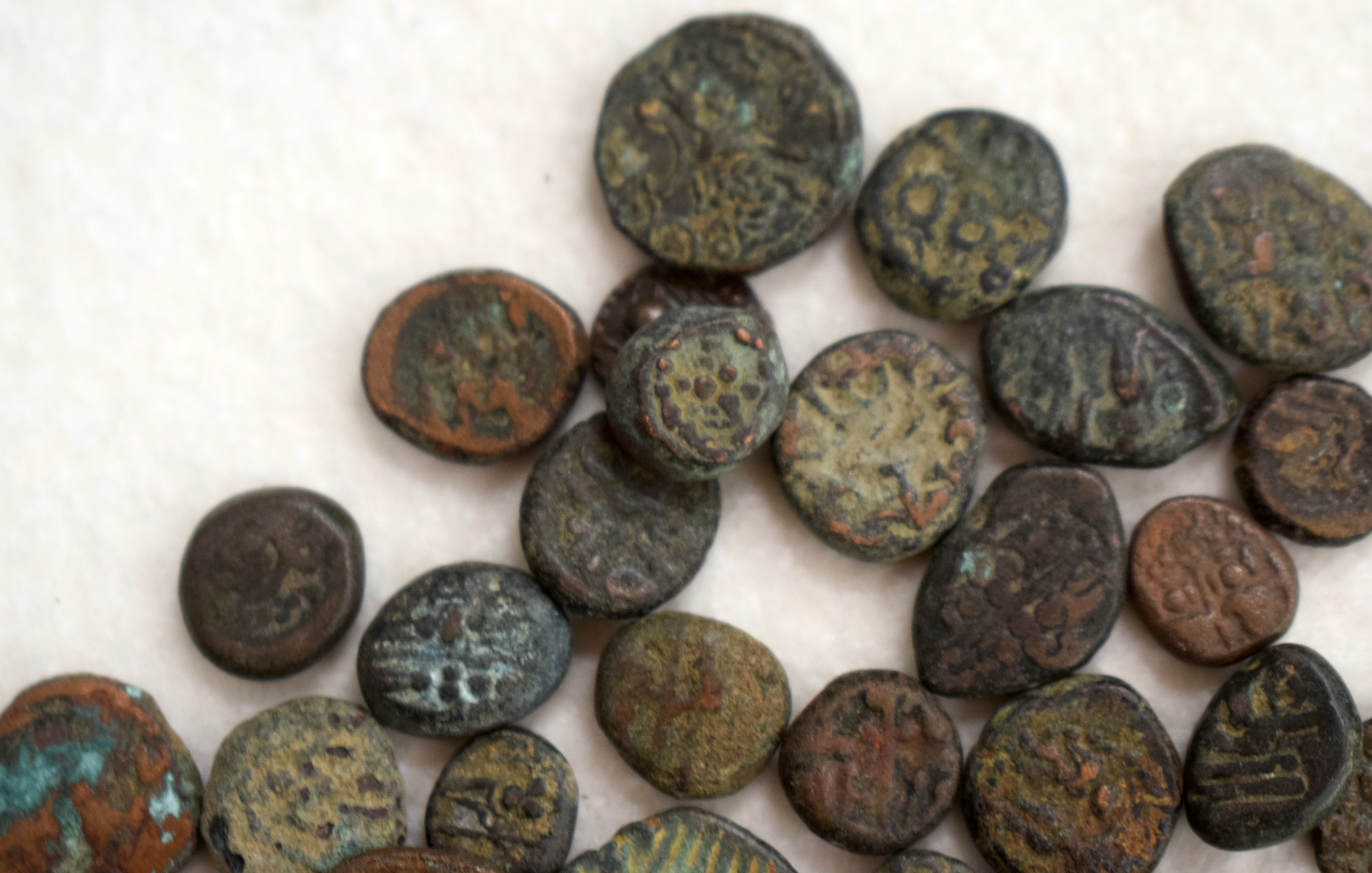 A COLLECTION OF OLD COINS. Weight 264g (qty) - Image 7 of 9