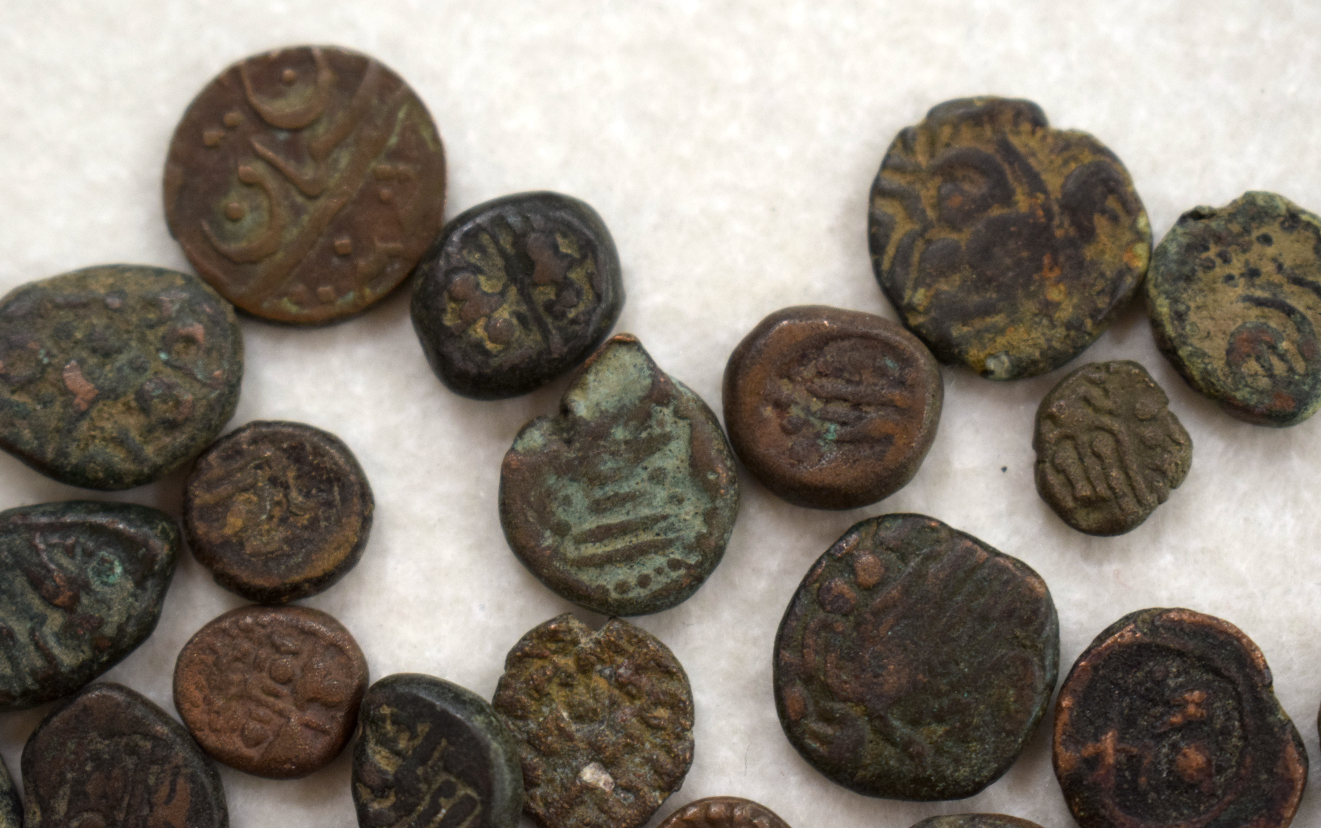 A COLLECTION OF OLD COINS. Weight 264g (qty) - Image 6 of 9