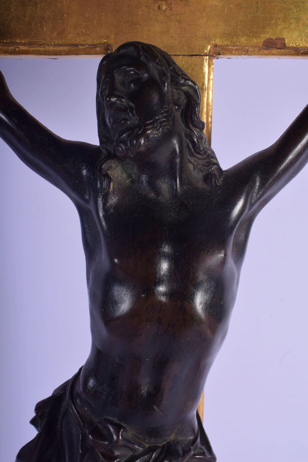 A GOOD 18TH CENTURY BRONZE AND GILT WOOD CORPUS CHRISTI of typical form, modelled upon a stepped cru - Image 3 of 6