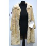 A Vintage Seymour Kearney Artic Fox fur coat with belt 92 cm.
