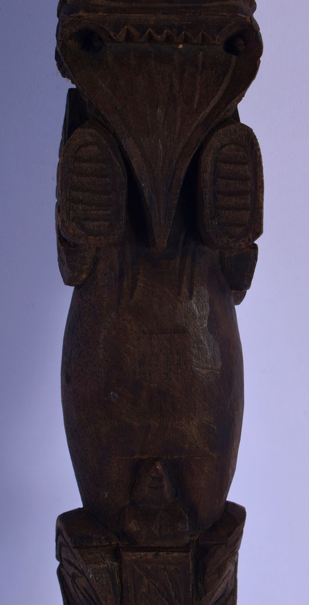 AN UNUSUAL TRIBAL CARVED WOOD POST FINIAL formed as a scowling beast. 42 cm x 8 cm. - Image 3 of 5