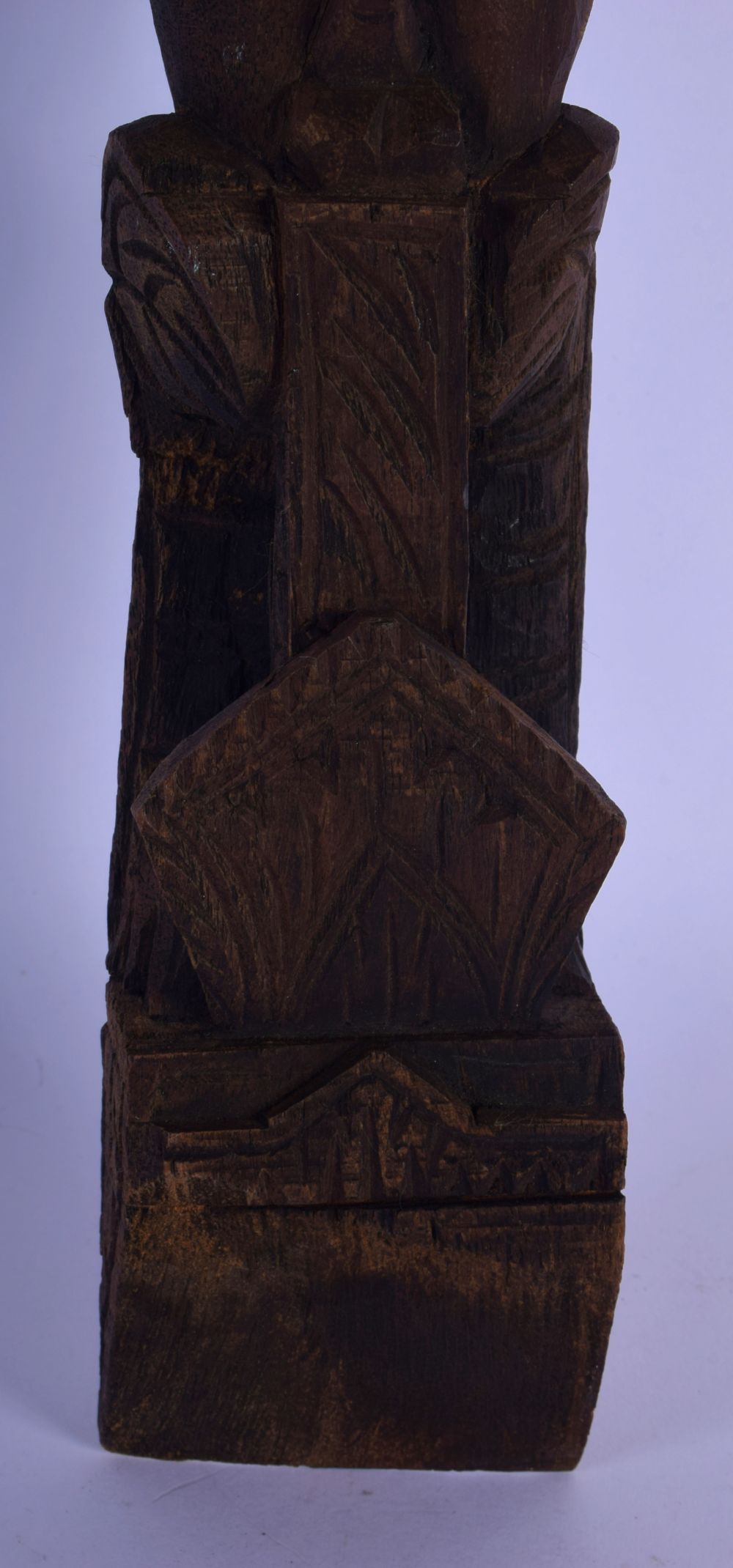 AN UNUSUAL TRIBAL CARVED WOOD POST FINIAL formed as a scowling beast. 42 cm x 8 cm. - Image 4 of 5