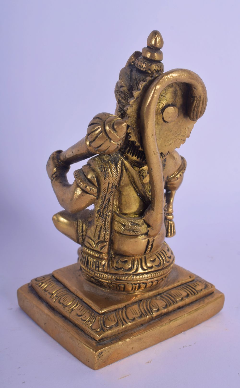 AN INDIAN BRONZE FIGURE OF A SEATED TIGER GOD modelled holding a sceptre. 12 cm x 6 cm. - Image 2 of 4